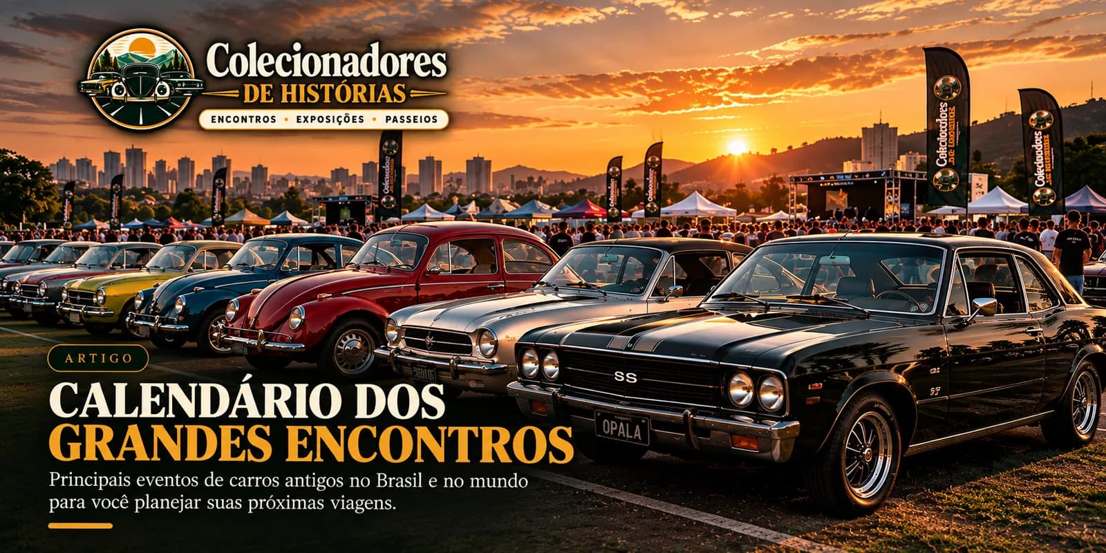 Fuscas e Opala SS enfileirados num grande encontro de carros antigos ao pôr do sol