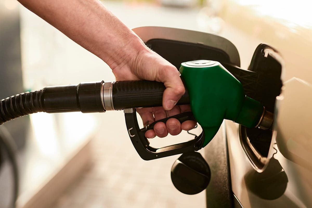 Imagem de destaque do artigo O Golpe do Parafuso na Bomba de Gasolina: Uma Análise Aprofundada