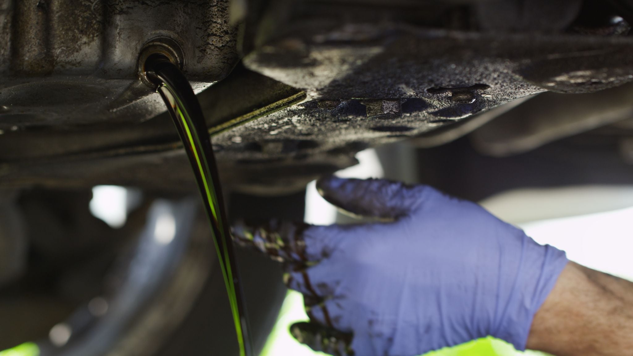 Imagem de destaque do artigo Falta de Óleo nas Concessionárias: Um Cenário de Crise para o Setor Automotivo